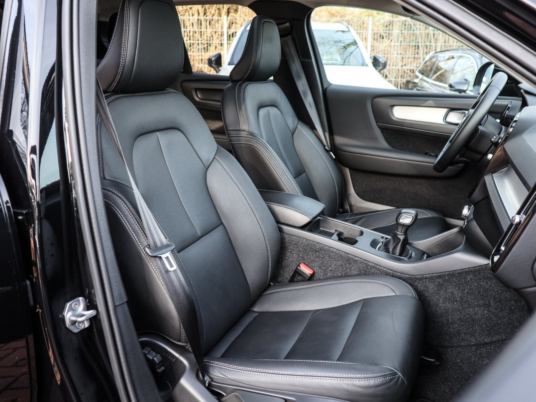 Volvo XC40 T2 - SUV/Off-road - Schwarz - Gebrauchtwagen - Bild 7