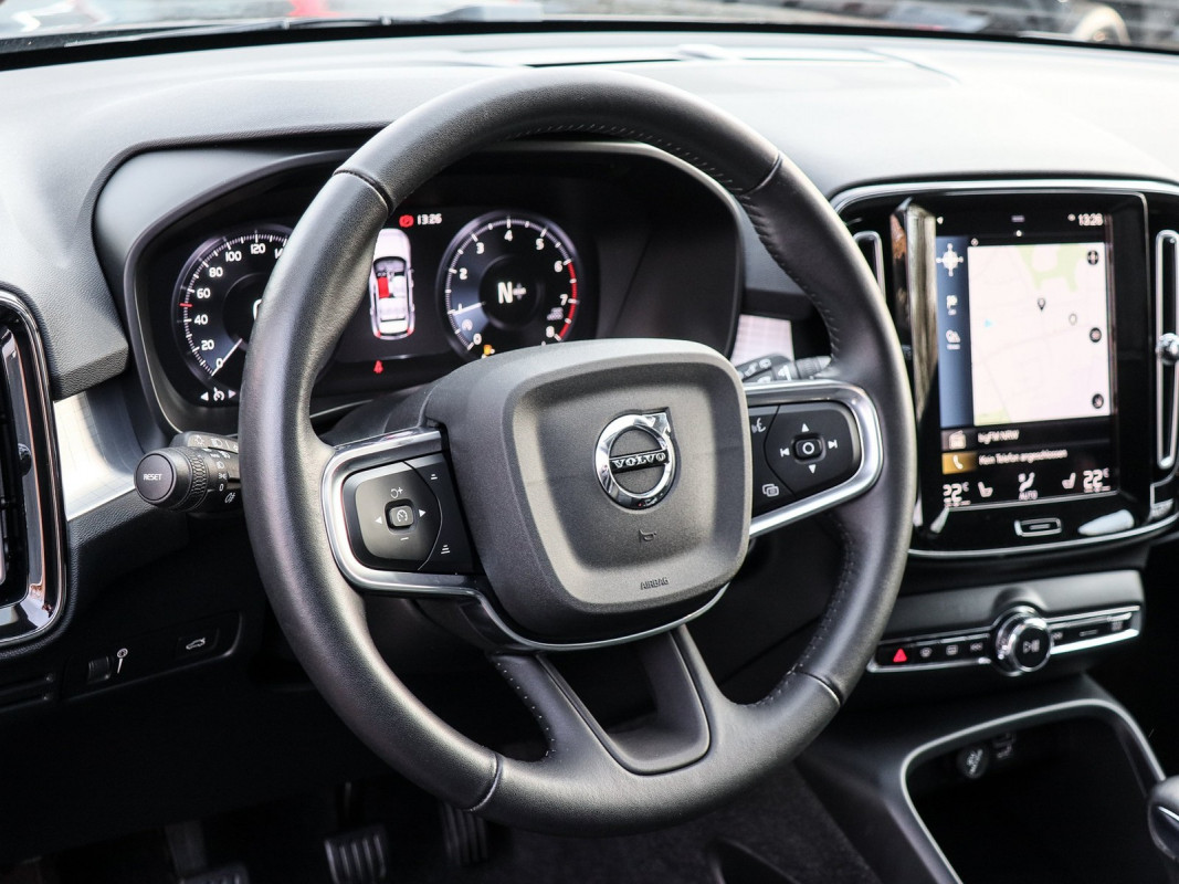 Volvo XC40 T2 - SUV/Off-road - Schwarz - Gebrauchtwagen - Bild 10