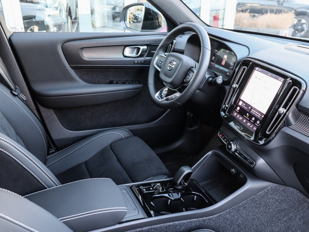 Volvo XC40 B3 (B) - SUV/Off-road - Weiss - Gebrauchtwagen - Bild 3