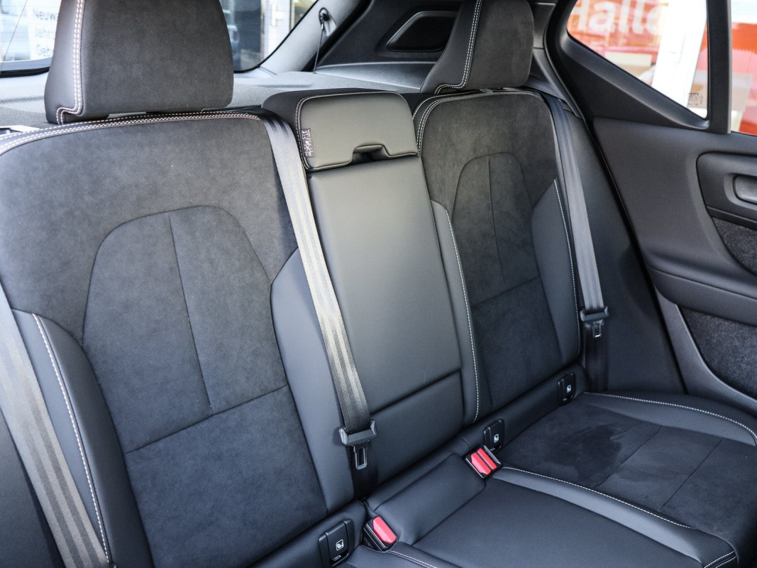 Volvo XC40 B3 (B) - SUV/Off-road - Weiss - Gebrauchtwagen - Bild 5