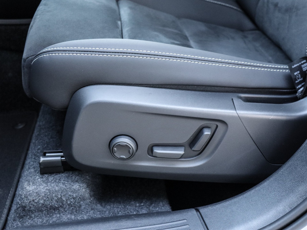 Volvo XC40 B3 (B) - SUV/Off-road - Weiss - Gebrauchtwagen - Bild 15