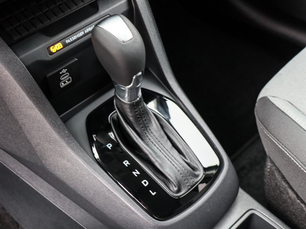 Ford Tourneo Courier Automatik - Van/Minibus - Schwarz - Neuwagen - Bild 9