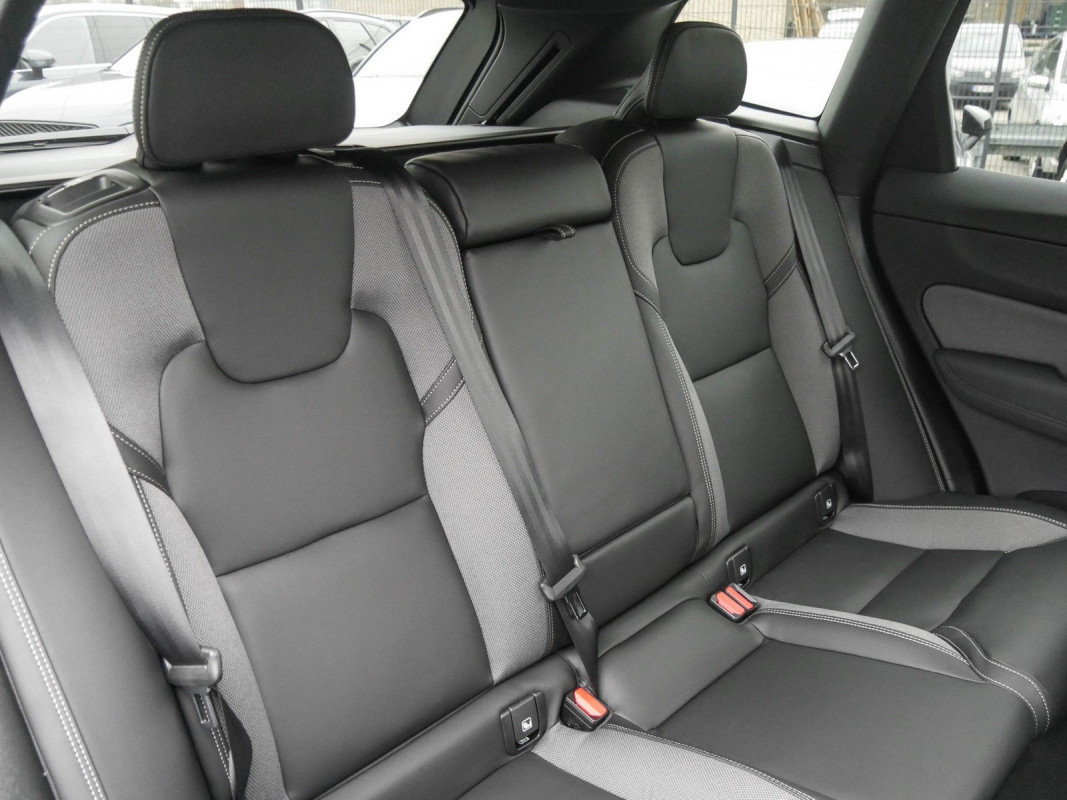 Volvo XC60 - SUV/Off-road - Grau - Gebrauchtwagen - Bild 5