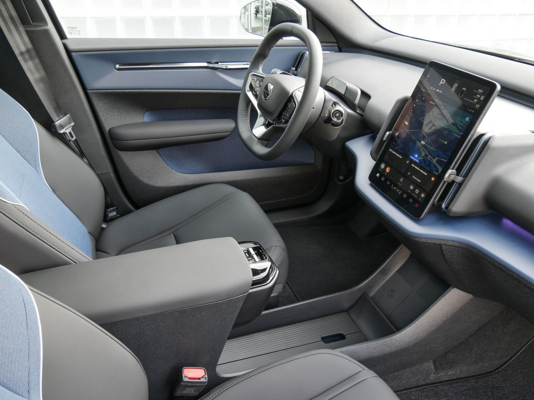 Volvo EX30 - SUV/Off-road - Schwarz - Gebrauchtwagen - Bild 3