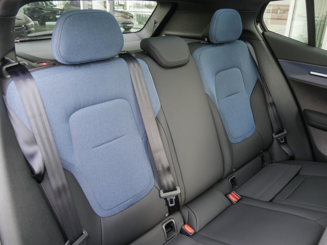 Volvo EX30 - SUV/Off-road - Schwarz - Gebrauchtwagen - Bild 5