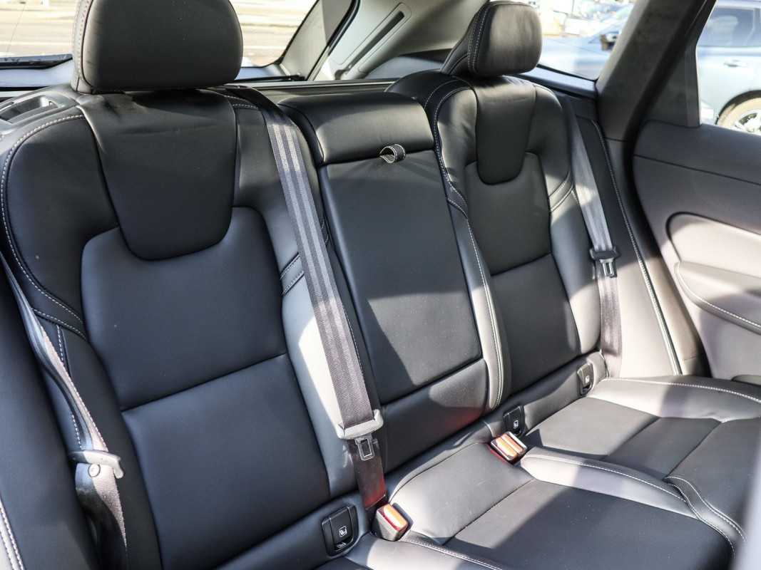 Volvo XC60 T6 AWD Recharge - SUV/Off-road - Schwarz - Gebrauchtwagen - Bild 5