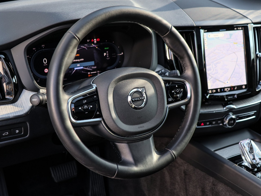 Volvo XC60 T6 AWD Recharge - SUV/Off-road - Schwarz - Gebrauchtwagen - Bild 10