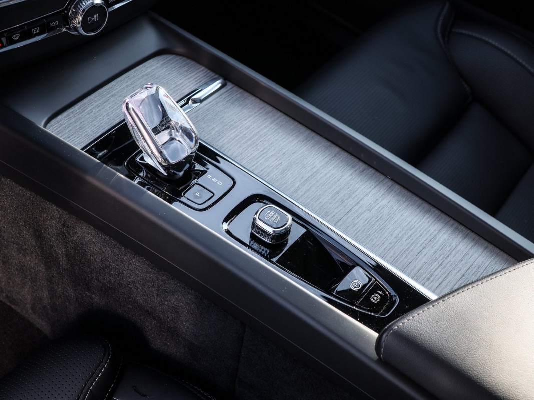 Volvo XC60 T6 AWD Recharge - SUV/Off-road - Schwarz - Gebrauchtwagen - Bild 11