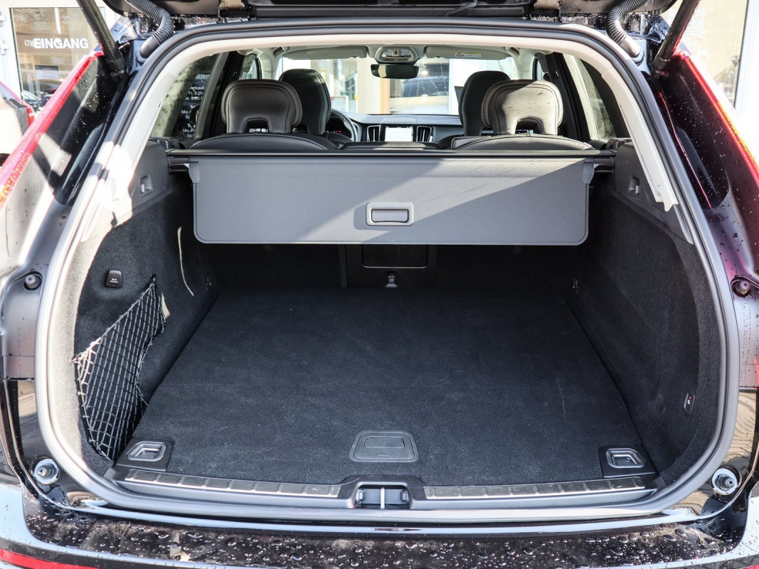 Volvo XC60 T6 AWD Recharge - SUV/Off-road - Schwarz - Gebrauchtwagen - Bild 12