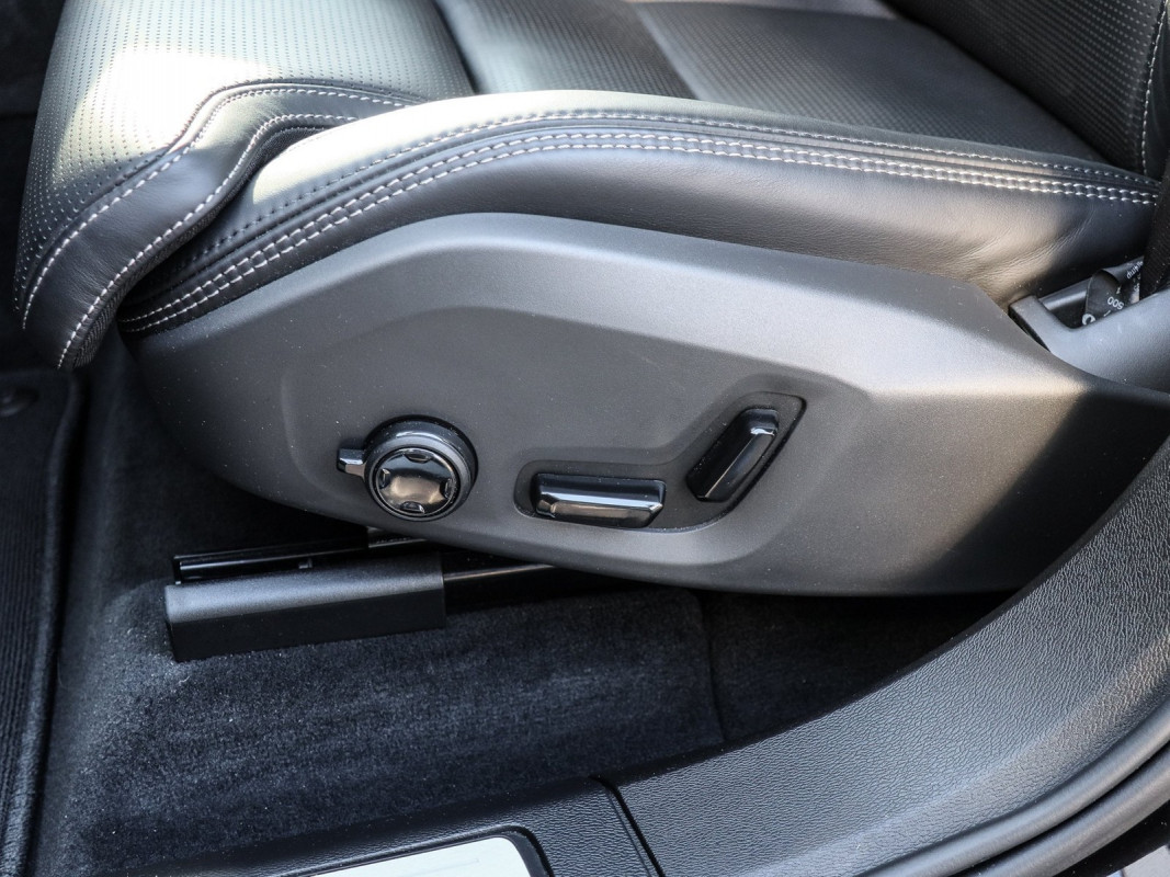 Volvo XC60 T6 AWD Recharge - SUV/Off-road - Schwarz - Gebrauchtwagen - Bild 15