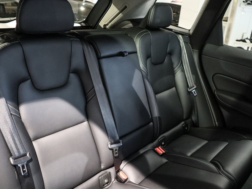 Volvo XC60 T6 AWD Recharge - SUV/Off-road - Weiss - Gebrauchtwagen - Bild 5