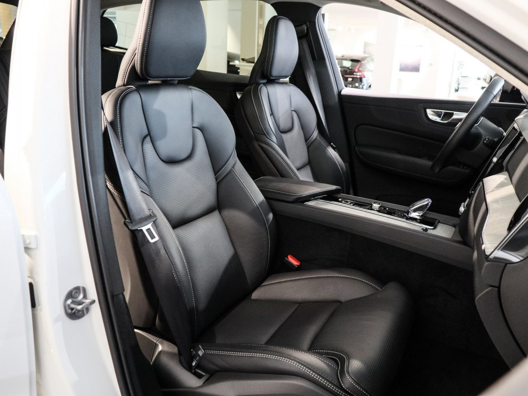 Volvo XC60 T6 AWD Recharge - SUV/Off-road - Weiss - Gebrauchtwagen - Bild 7