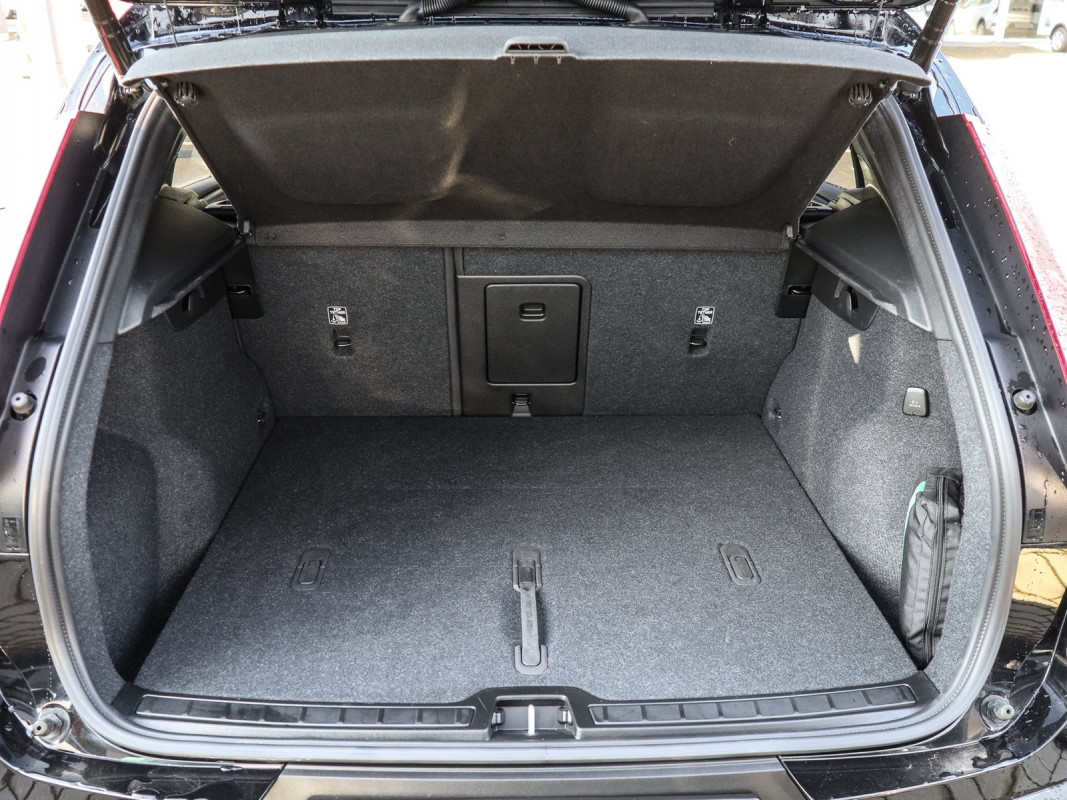 Volvo XC40 B3 (B) - SUV/Off-road - Schwarz - Gebrauchtwagen - Bild 12