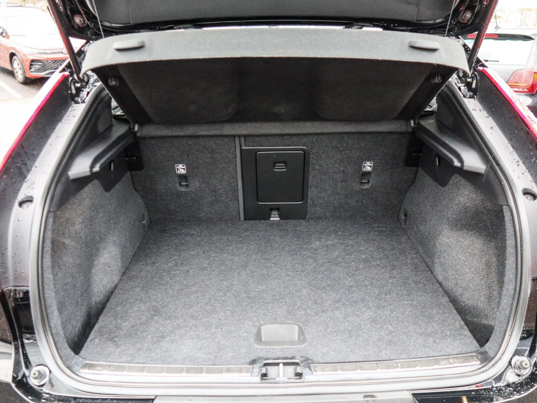 Volvo C40 Core - SUV/Off-road - Schwarz - Gebrauchtwagen - Bild 12