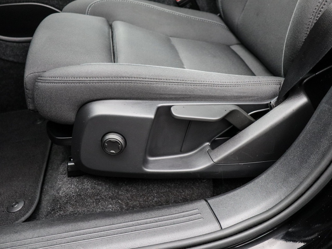 Volvo C40 Core - SUV/Off-road - Schwarz - Gebrauchtwagen - Bild 15