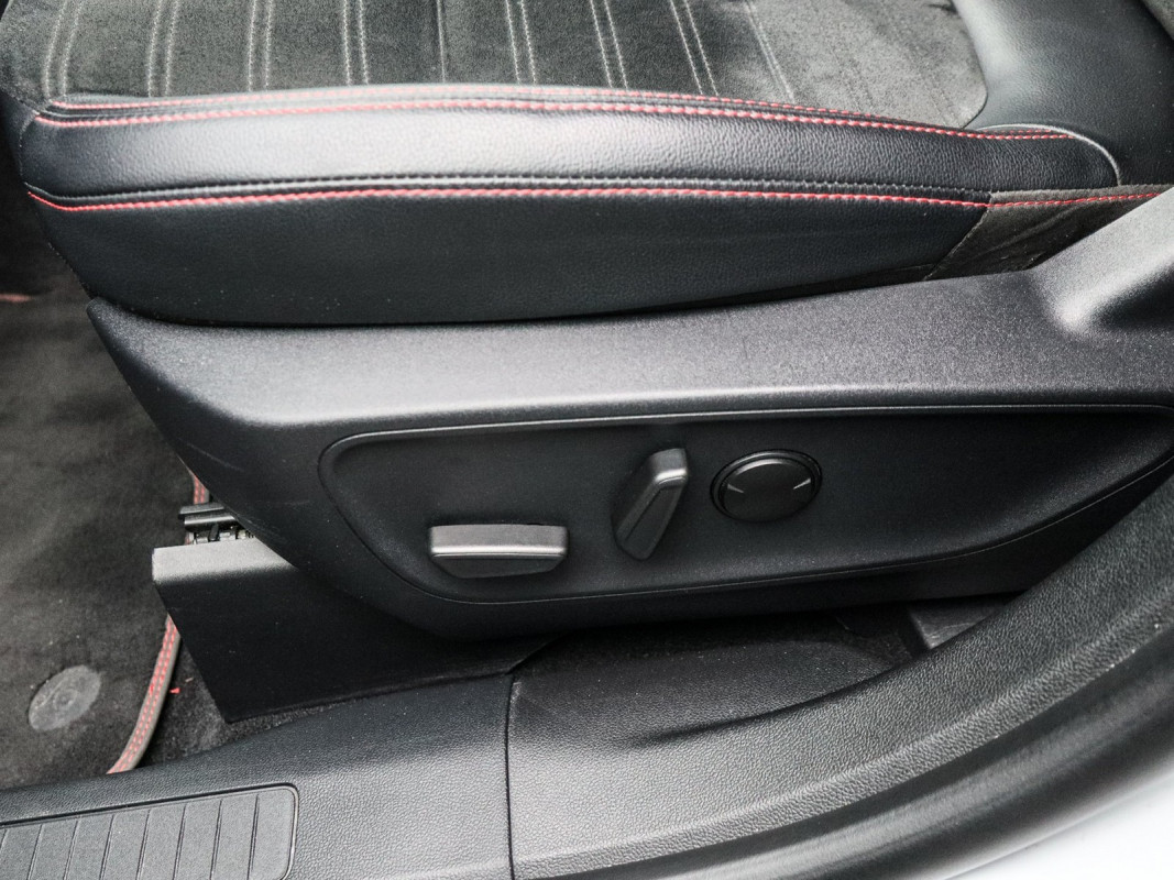 Ford Kuga ST-Line X - SUV/Off-road - Weiss - Gebrauchtwagen - Bild 14