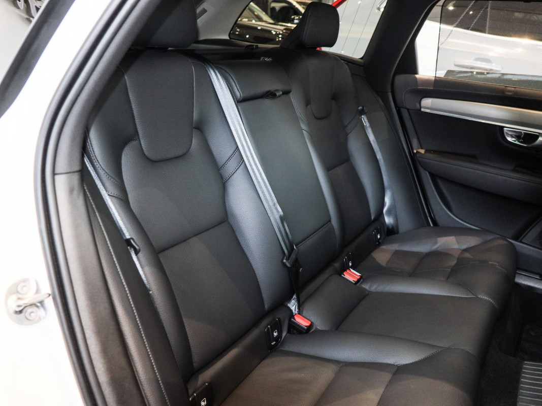 Volvo V90 T8 Recharge AWD - Kombi - Weiss - Gebrauchtwagen - Bild 5