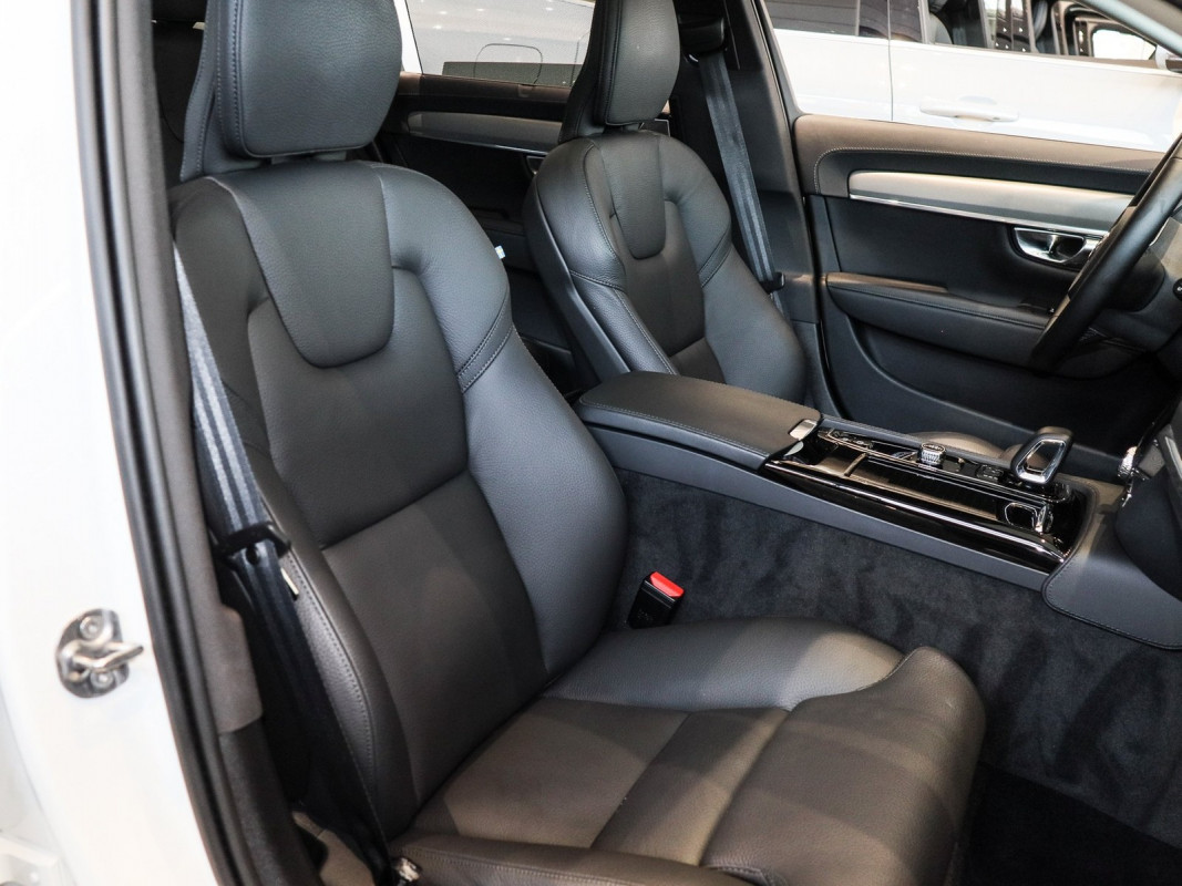 Volvo V90 T8 Recharge AWD - Kombi - Weiss - Gebrauchtwagen - Bild 7