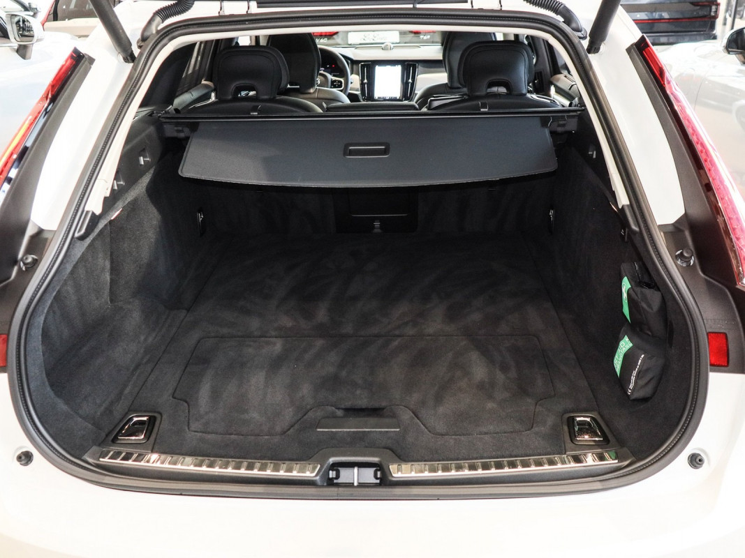 Volvo V90 T8 Recharge AWD - Kombi - Weiss - Gebrauchtwagen - Bild 11