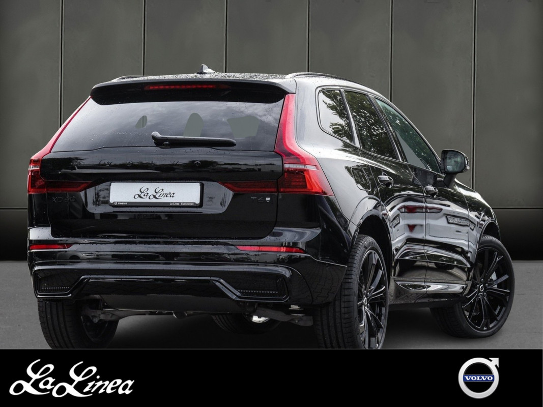 Volvo XC60 T6 Plus Black Edition Plug-In Hybrid AWD - SUV/Off-road - Schwarz - Gebrauchtwagen - Bild 2