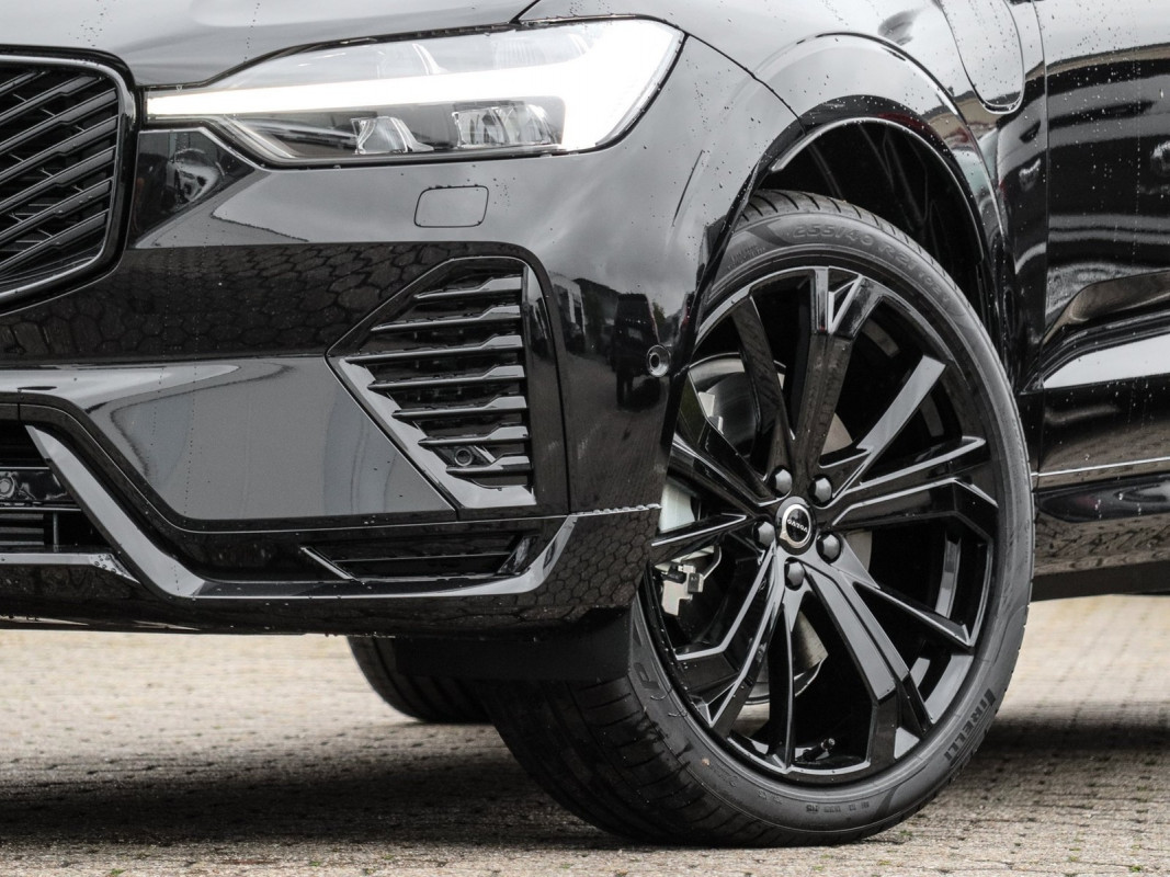 Volvo XC60 T6 Plus Black Edition Plug-In Hybrid AWD - SUV/Off-road - Schwarz - Gebrauchtwagen - Bild 6