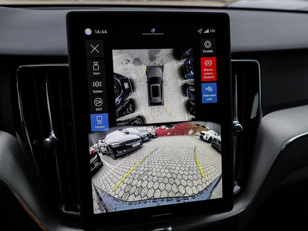 Volvo XC60 T6 Plus Black Edition Plug-In Hybrid AWD - SUV/Off-road - Schwarz - Gebrauchtwagen - Bild 13