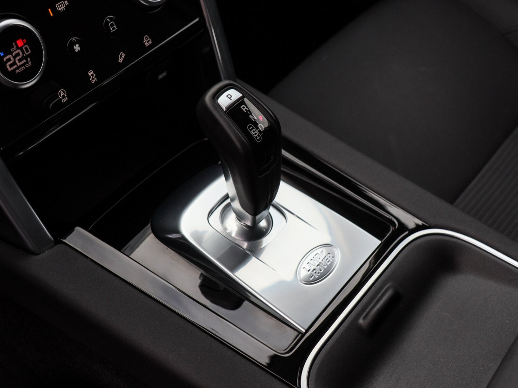 Land Rover Discovery Sport - SUV/Off-road - Grau - Gebrauchtwagen - Bild 12