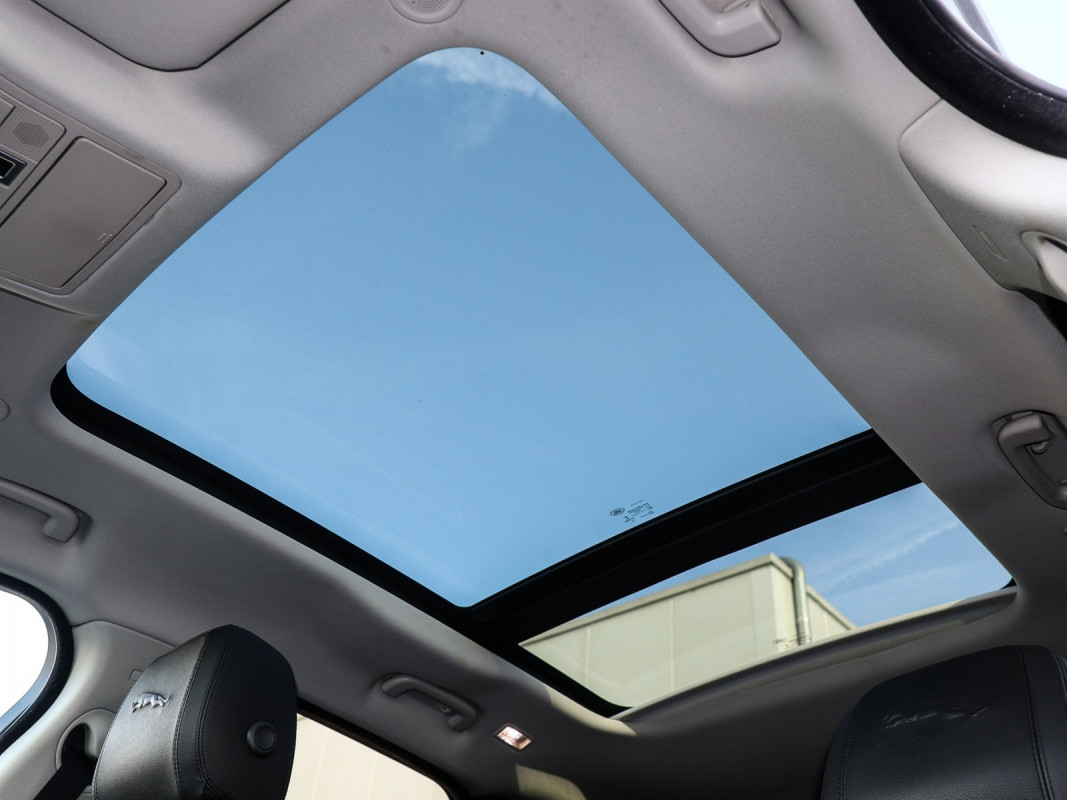 Jaguar F-PACE - SUV/Off-road - Grau - Gebrauchtwagen - Bild 11