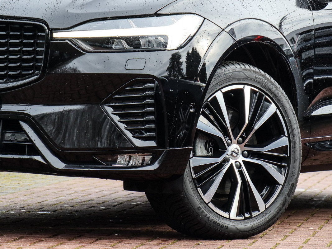 Volvo XC60 B4 - SUV/Off-road - Schwarz - Gebrauchtwagen - Bild 6