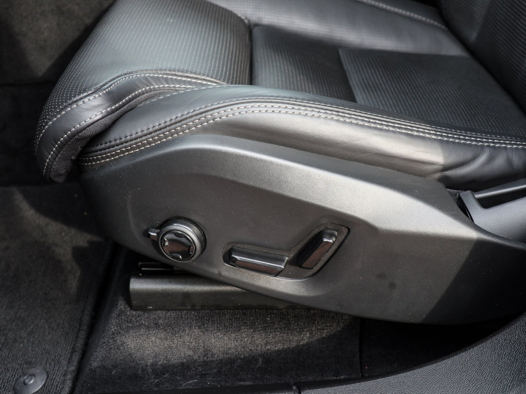 Volvo XC60 B4 - SUV/Off-road - Schwarz - Gebrauchtwagen - Bild 14