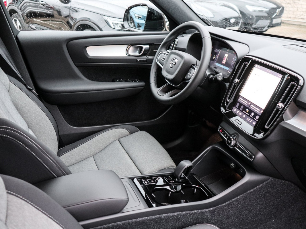 Volvo XC40 B3 - SUV/Off-road - Schwarz - Gebrauchtwagen - Bild 3
