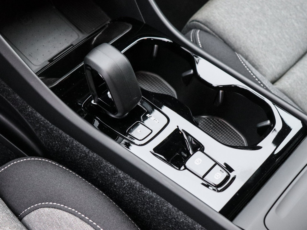 Volvo XC40 B3 - SUV/Off-road - Schwarz - Gebrauchtwagen - Bild 11