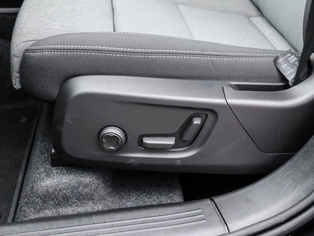 Volvo XC40 B3 - SUV/Off-road - Schwarz - Gebrauchtwagen - Bild 14