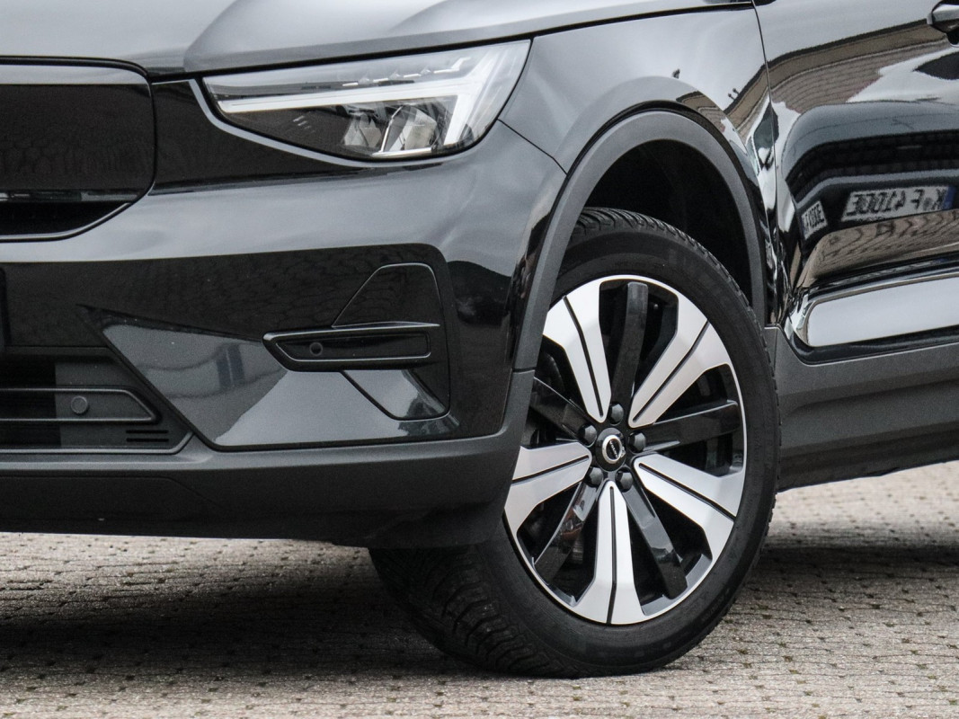 Volvo XC40 Single Plus 78kWh - SUV/Off-road - Schwarz - Gebrauchtwagen - Bild 6