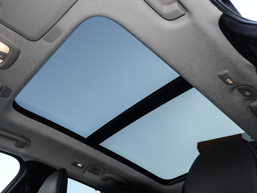 Volvo XC90 T8 AWD Reskin - SUV/Off-road - Schwarz - Gebrauchtwagen - Bild 12