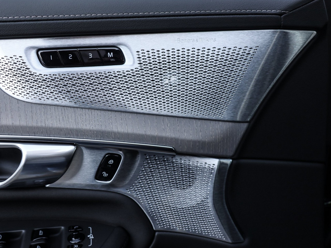 Volvo XC90 T8 AWD Reskin - SUV/Off-road - Schwarz - Gebrauchtwagen - Bild 15