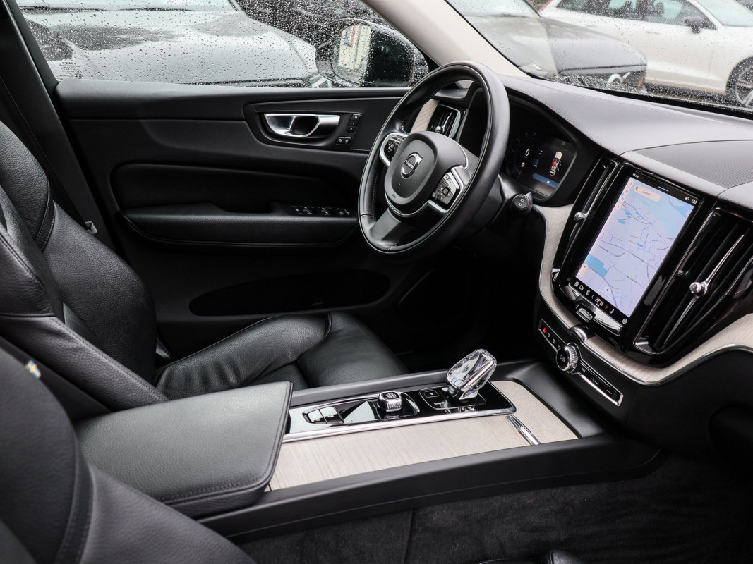 Volvo XC60 B4 Diesel AWD - SUV/Off-road - Schwarz - Gebrauchtwagen - Bild 3