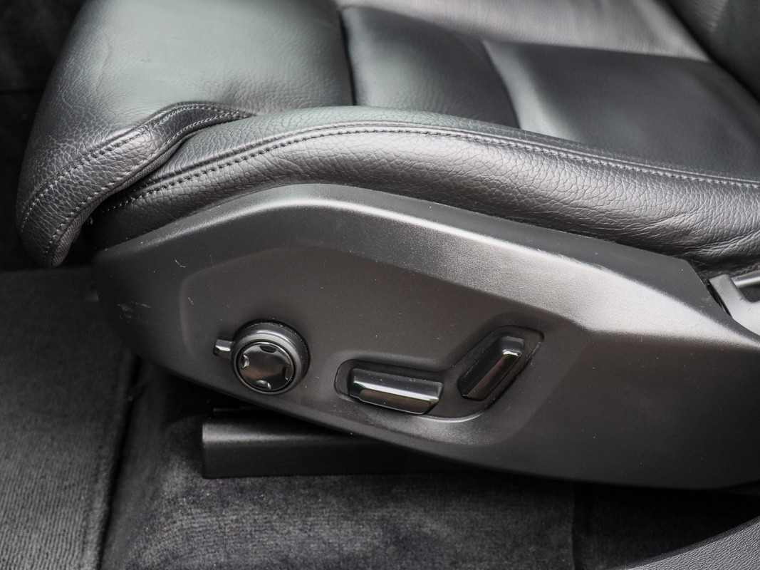 Volvo XC60 B4 Diesel AWD - SUV/Off-road - Schwarz - Gebrauchtwagen - Bild 14