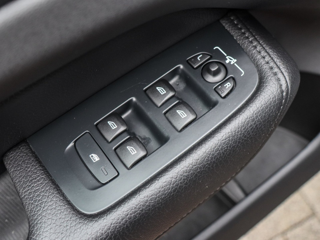 Volvo XC60 B4 Diesel AWD - SUV/Off-road - Schwarz - Gebrauchtwagen - Bild 15