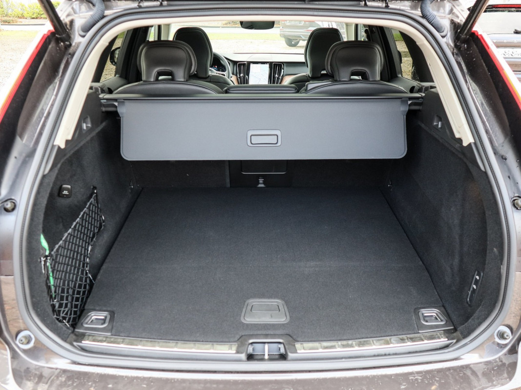 Volvo XC60 T6 - SUV/Off-road - Grau - Gebrauchtwagen - Bild 11