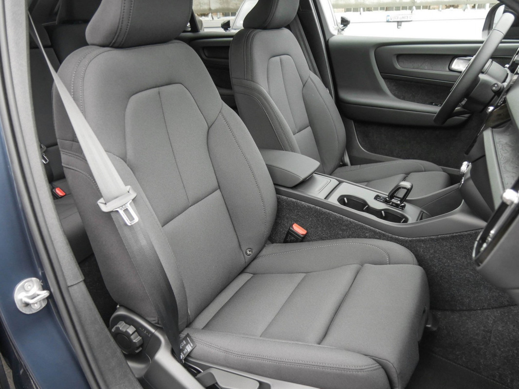 Volvo EX40 - SUV/Off-road - Blau - Gebrauchtwagen - Bild 7