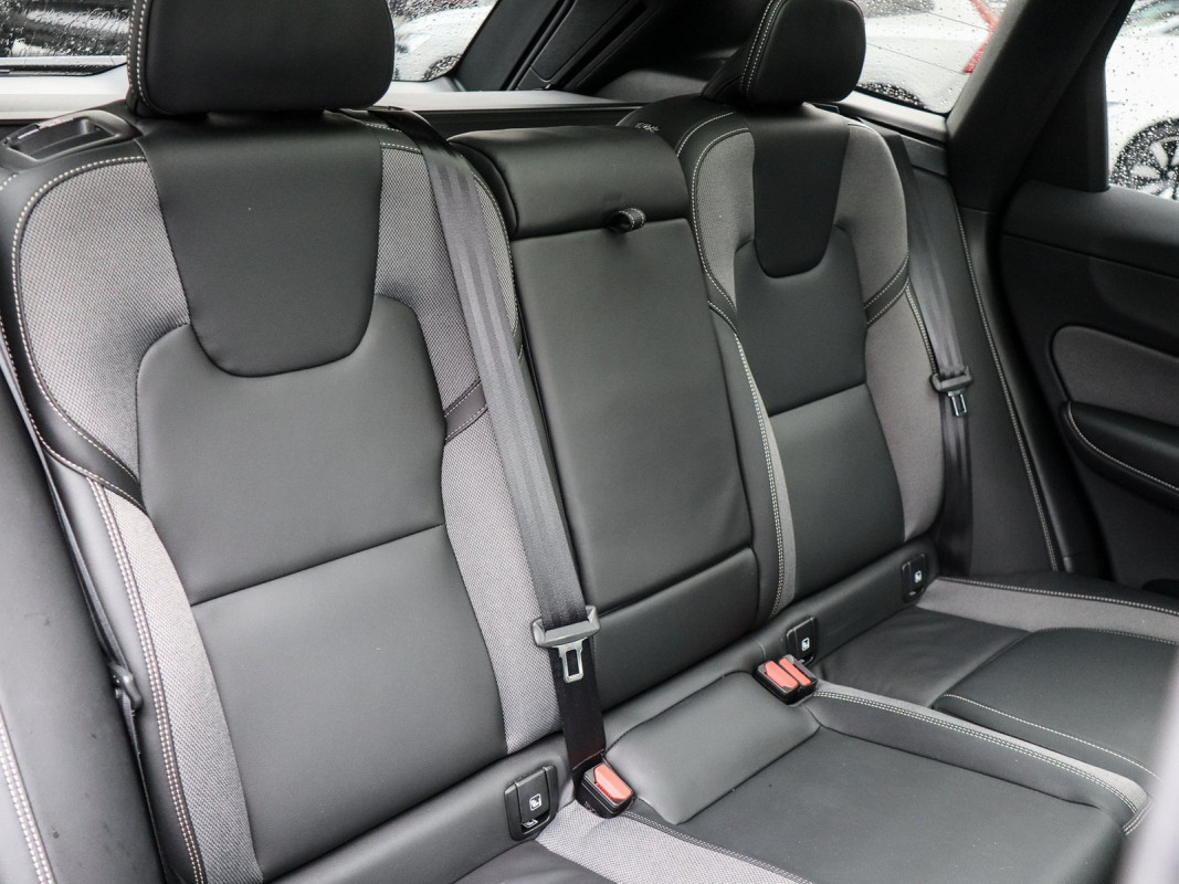 Volvo XC60 B5 (B) AWD - SUV/Off-road - Schwarz - Gebrauchtwagen - Bild 5