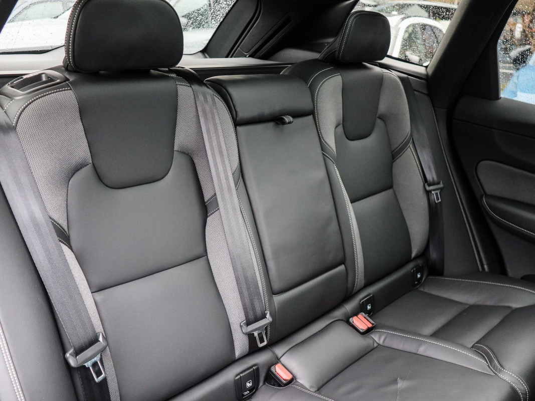 Volvo XC60 B5 (B) AWD - SUV/Off-road - Grau - Gebrauchtwagen - Bild 5