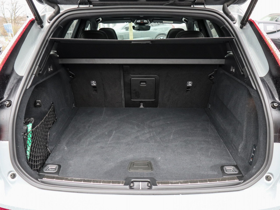 Volvo XC60 B5 (B) AWD - SUV/Off-road - Grau - Gebrauchtwagen - Bild 11