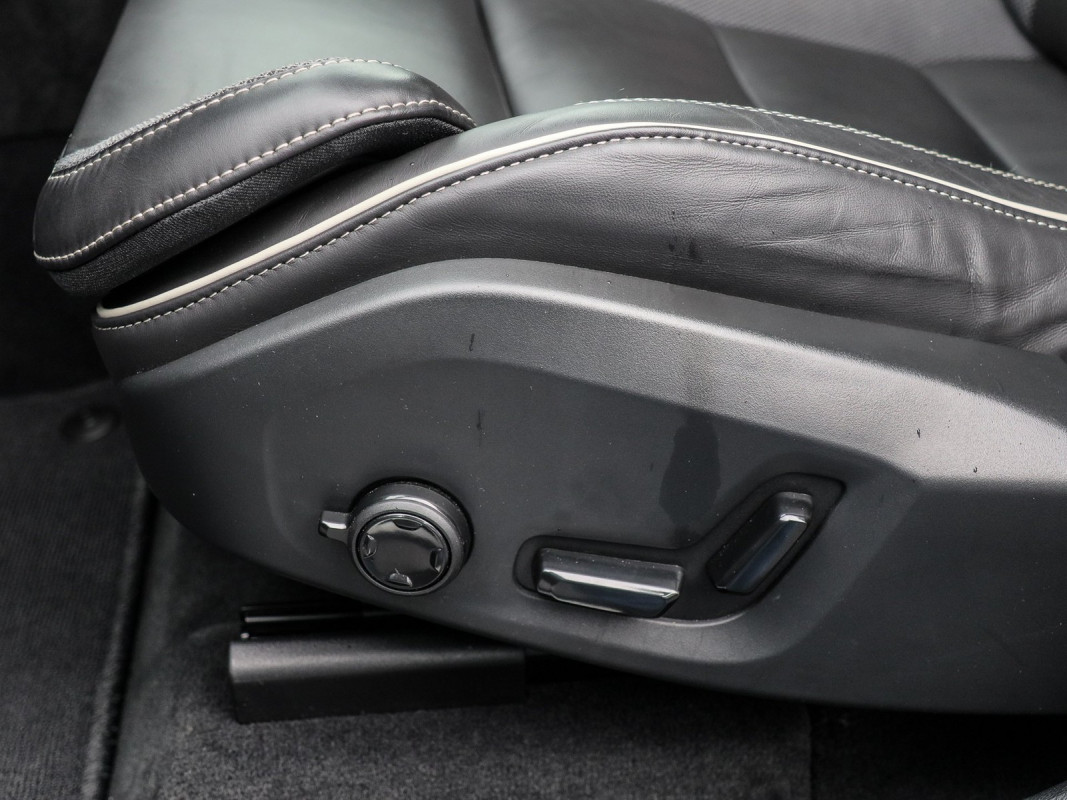 Volvo XC60 B5 (B) AWD - SUV/Off-road - Grau - Gebrauchtwagen - Bild 14