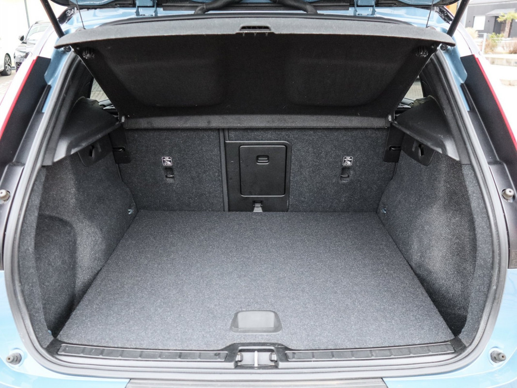 Volvo XC40 Single Core Recharge Winter Paket - SUV/Off-road - Blau - Gebrauchtwagen - Bild 12