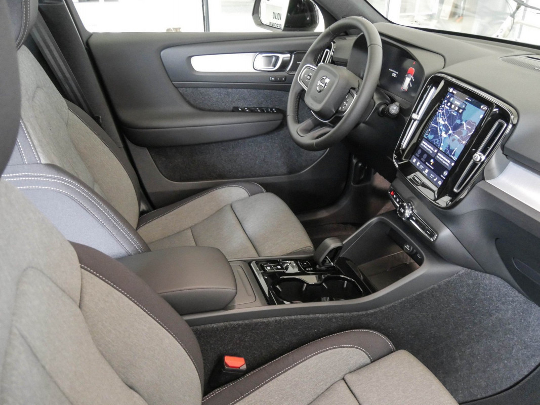 Volvo XC40 - SUV/Off-road - Grau - Gebrauchtwagen - Bild 3