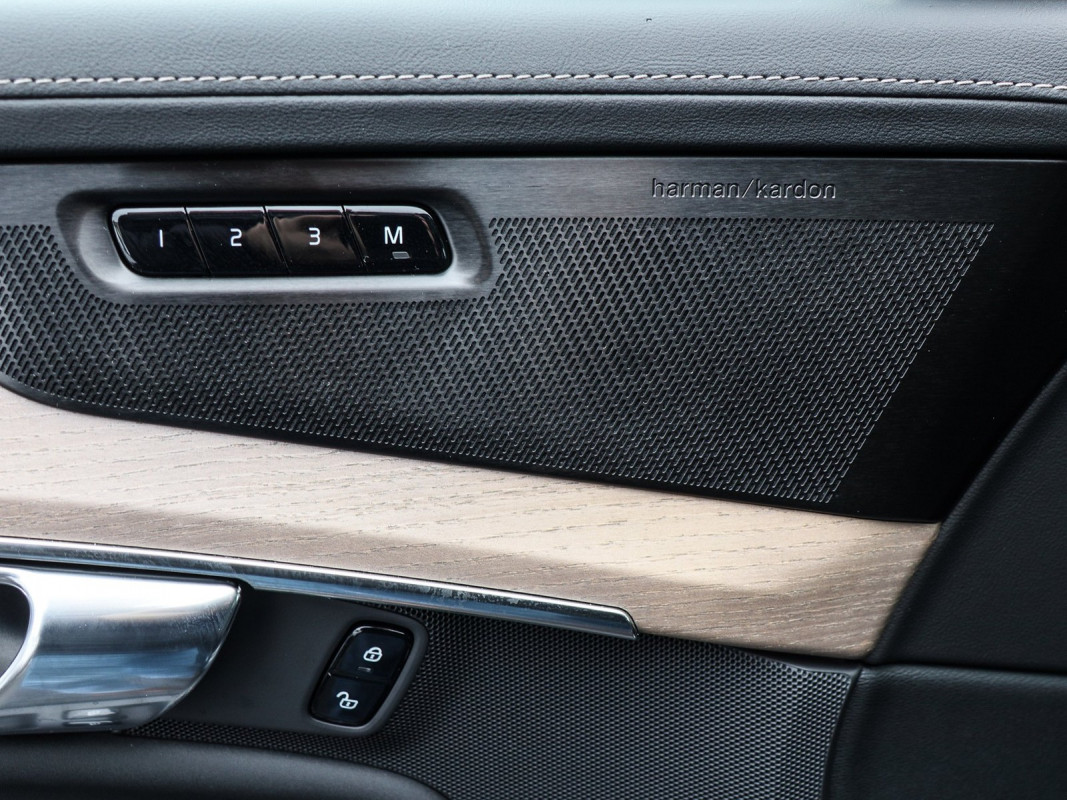 Volvo XC90 T8 Recharge AWD - SUV/Off-road - Blau - Gebrauchtwagen - Bild 15