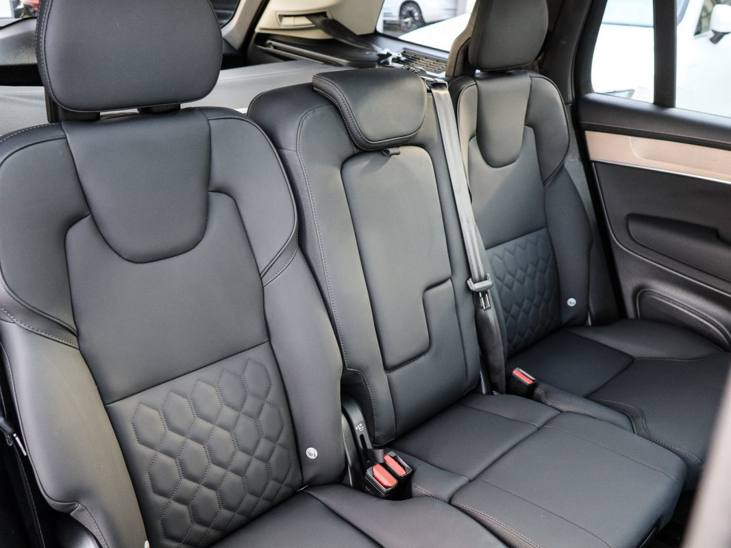 Volvo XC90 T8 AWD Recharge Reskin - SUV/Off-road - Weiss - Gebrauchtwagen - Bild 5