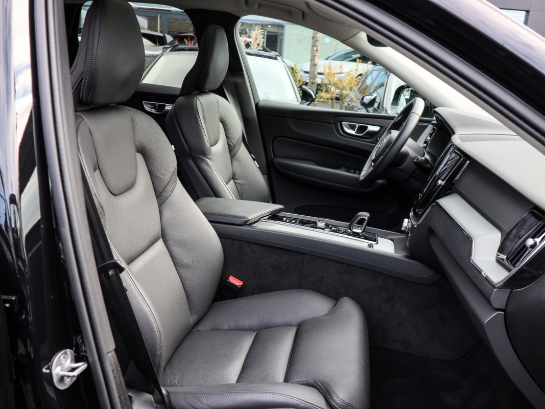 Volvo XC60 B5 (B) AWD - SUV/Off-road - Schwarz - Gebrauchtwagen - Bild 7